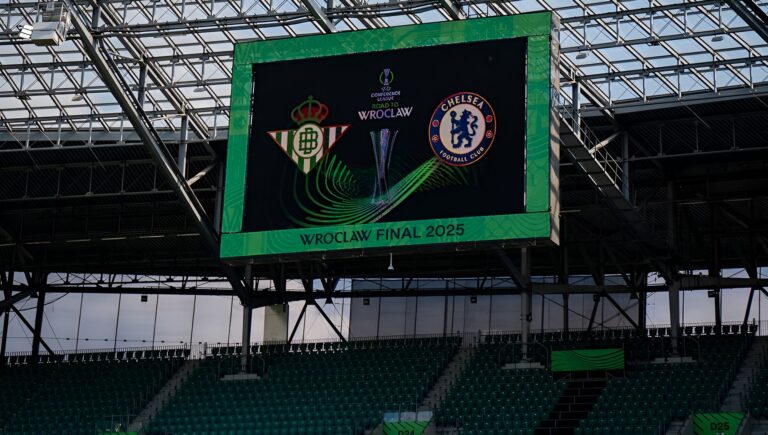 conference league Besti Chelsea - goal line