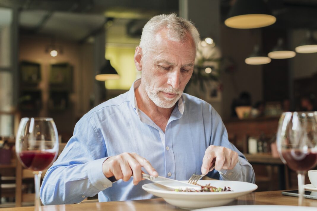 Cinco alimentos saludables ideales para las personas mayores