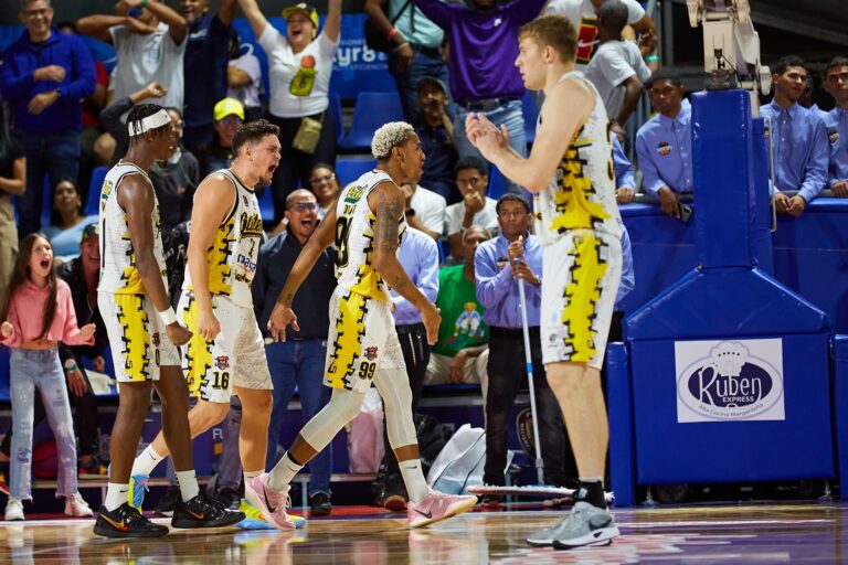 Trotamundos y Gaiteros comandan el Súper 4 de la SPB 2025