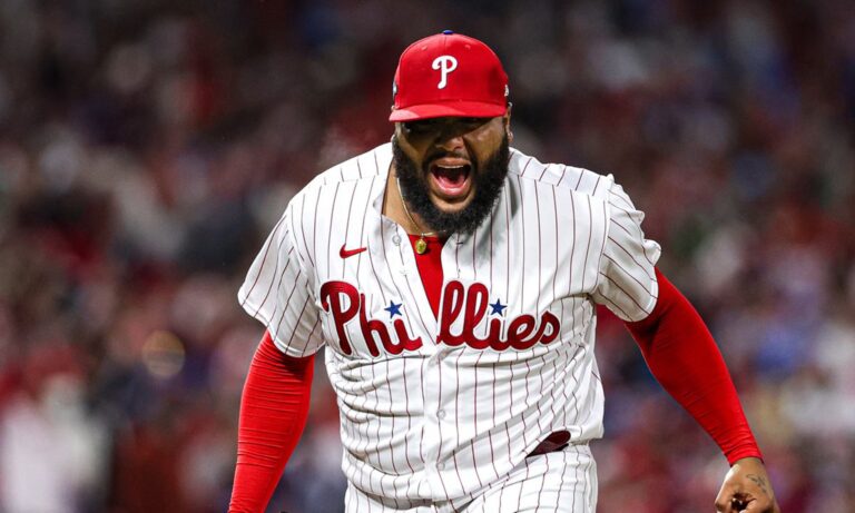 Lanzador venezolano José Alvarado regresa tras cumplir suspensión de 80 juegos