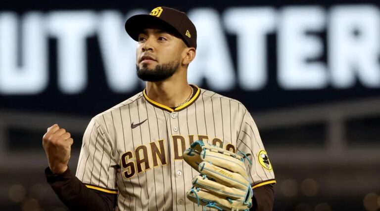 Robert Suárez le dio la victoria a los Padres de San Diego en extrainning