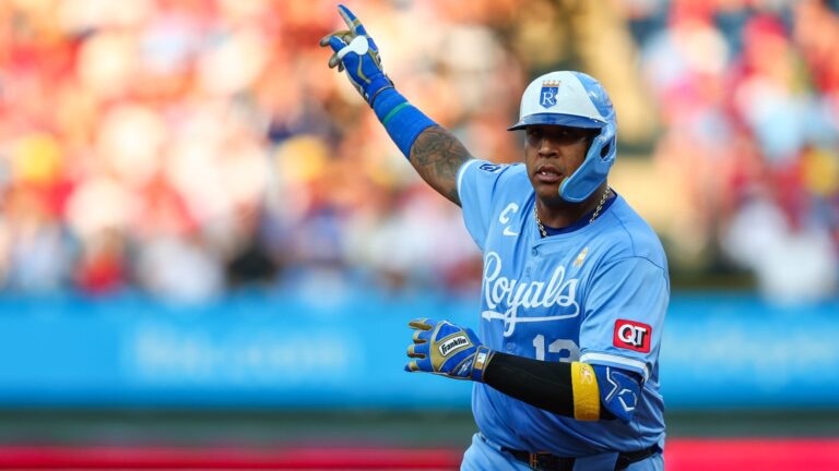 Salvador Pérez: el octavo receptor de la historia y el cuarto venezolano con 300 jonrones en la MLB (+detalles)