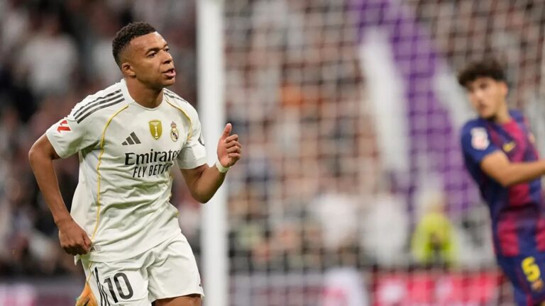 El Real Madrid vence 2-1 al Barcelona y lidera en LaLiga