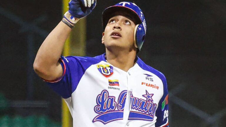 Jadher Areinamo comandó la paliza de los Tiburones ante Tigres en el regreso de Oswaldo Guillén