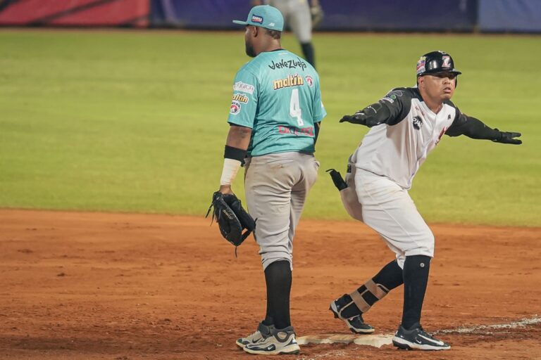 Rayder Ascanio se vistió de héroe en victoria de Águilas sobre Bravos