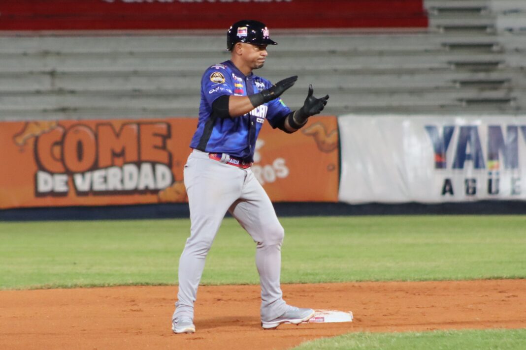 Tigres de Aragua afianzó su estatus de líder en la LVBP: derrotó a Caracas en el Monumental