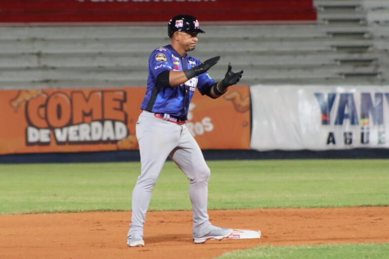 Tigres de Aragua afianzó su estatus de líder en la LVBP: derrotó a Caracas en el Monumental