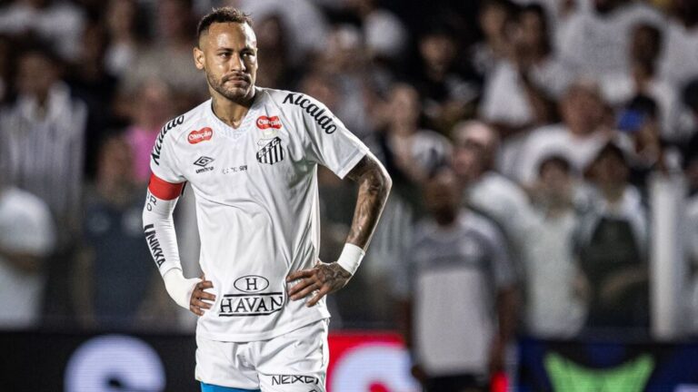 Neymar se somete a una operación de rodilla con éxito