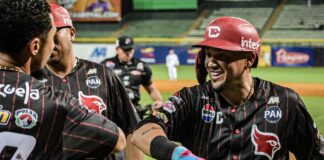Cardenales de Lara barrió a Caribes de Anzoátegui en Puerto La Cruz y sube al segundo lugar de la tabla Cardenales de Lara barrió a Caribes de Anzoátegui en Puerto La Cruz y sube al segundo lugar de la tabla