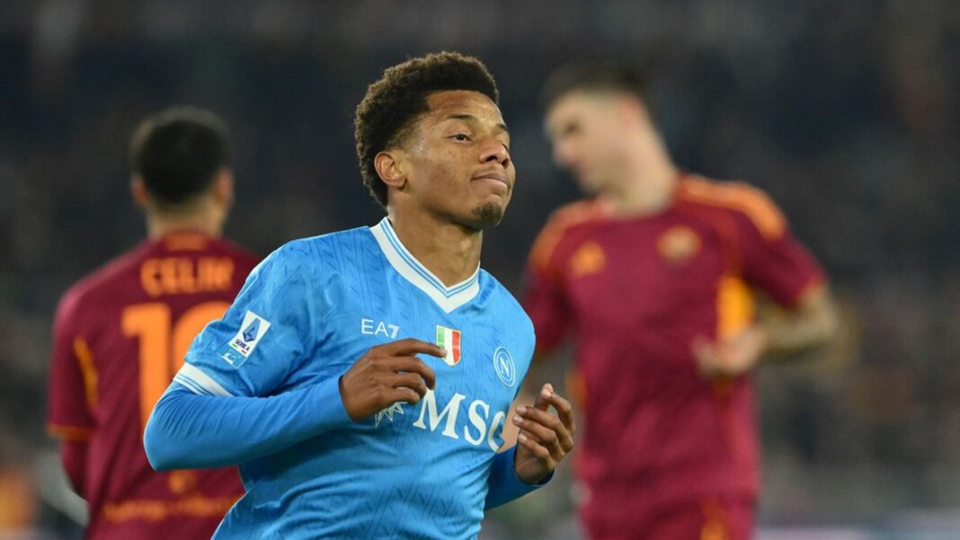 El Napoli venció a la Roma y la bajó de la cima en la Serie A