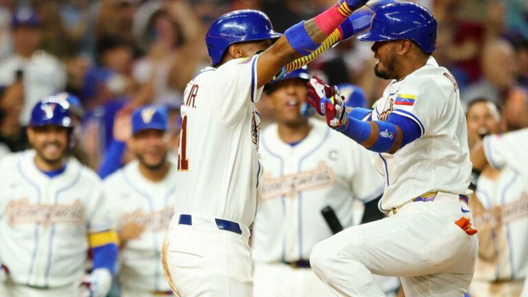 Clásico Mundial: Venezuela busca el invicto este lunes