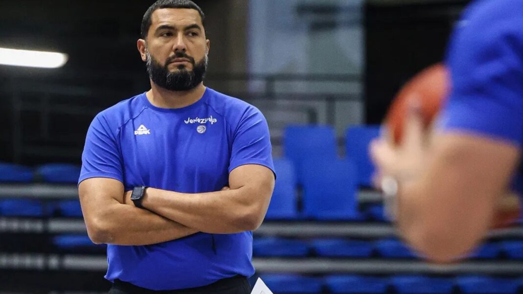 Trotamundos anuncia la salida de Ronald Guillén en los playoffs